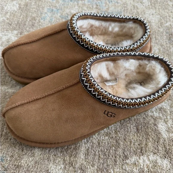 UGG Tasman in Chestnut/Tan Suede, never worn! - Picture 2 of 3